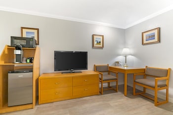 Standard Room, 2 Double Beds, Non Smoking, Refrigerator & Microwave