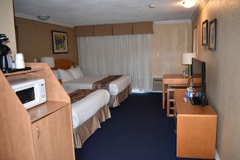 Standard Room, 2 Double Beds, Non Smoking, Refrigerator & Microwave