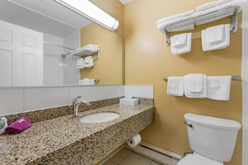 Standard Room, 1 King Bed, Non Smoking, Kitchenette