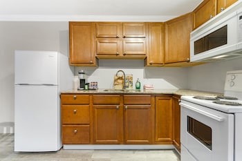 Standard Room, 1 Queen Bed, Non Smoking, Kitchenette