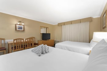 Standard Room, 2 Double Beds, Non Smoking, Kitchenette