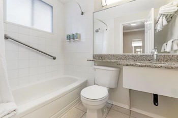 Standard Room, 1 Queen Bed, Non Smoking, Refrigerator & Microwave