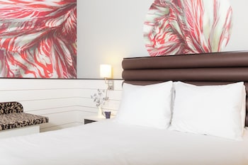 Standard Room, 1 Queen Bed (Small)