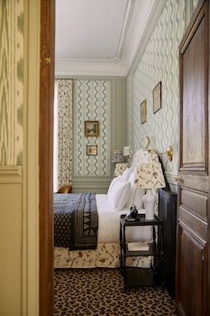 L'ABBAYE - La Particuliere Room, 1 King Bed, Estate or Building View, First Floor