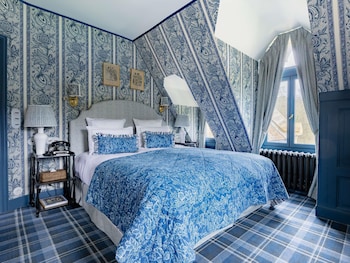 L'ABBAYE - LA Singuliere Room, 1 King Bed, Estate View, Attic Room
