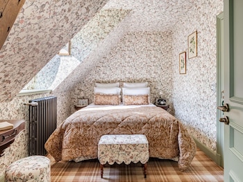 LES HARAS - Cosy Room, 1 Queen Bed, Attic Room