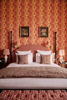 L'ABBAYE - La Particuliere Room, 1 King Bed, Estate or Building View, First Floor