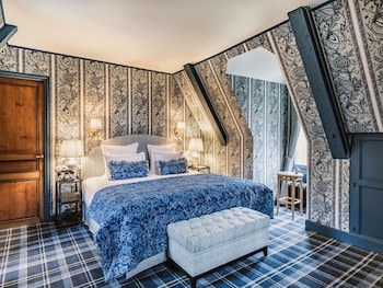 L'ABBAYE - LA Singuliere Room, 1 King Bed, Estate View, Attic Room