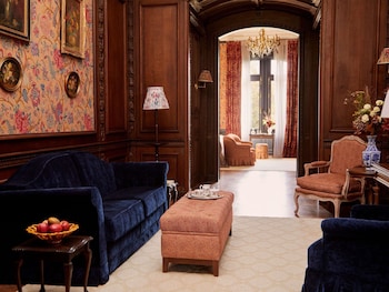 L'ABBAYE SUITE DE LA BARONNE, 1 King XL bed, 180° estate view, 1st floor