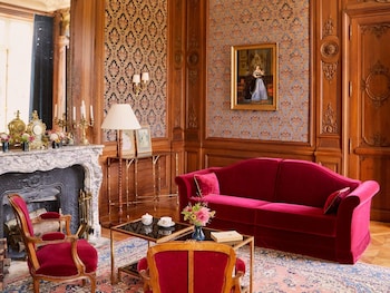 L'ABBAYE SUITE DE LA BARONNE, 1 King XL bed, 180° estate view, 1st floor