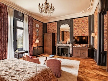 L'ABBAYE SUITE DE LA BARONNE, 1 King XL bed, 180° estate view, 1st floor