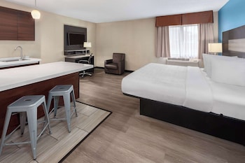 Suite, 1 King Bed, Non Smoking, Jetted Tub