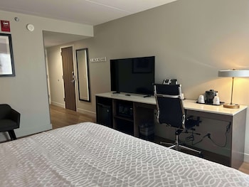 Standard Room, 1 Queen Bed, Accessible, Refrigerator & Microwave