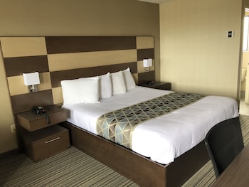 Deluxe Room, 1 King Bed, Non Smoking, Jetted Tub