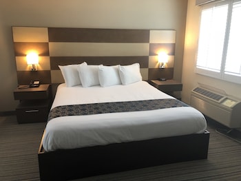 Suite, 1 King Bed, Non Smoking