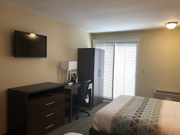 Room, 2 Queen Beds, Non Smoking, Kitchenette