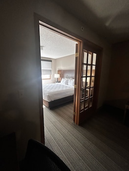 Suite, 1 King Bed with Sofa bed, Non Smoking