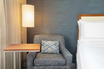 Room, 1 King Bed, Accessible (Hearing)