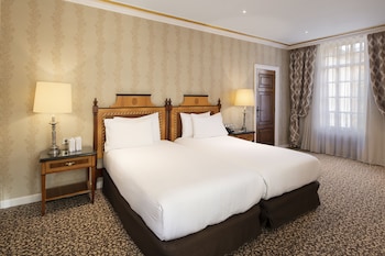 Premium Room (Patio de La Reina View)