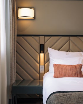 Executive Suite (CHAMPS ELYSEES VIEW)