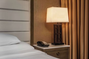 Deluxe Suite, 1 King Bed with Sofa bed, Non Smoking