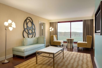 Premium Suite, 1 King Bed, Accessible, Non Smoking (Roll-in Shower)