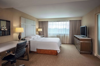Suite, 1 King Bed, Non Smoking (Governor's)