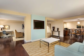 Premium Suite, 1 King Bed, Accessible, Non Smoking (Roll-in Shower)