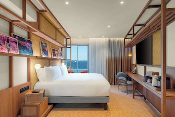 Premium Room, 1 King Bed, Sea View