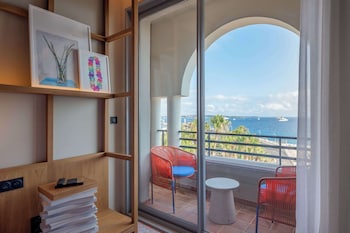 Deluxe Room, 2 Twin Beds, Sea View