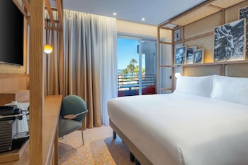 Premium Room, 2 Twin Beds, Partial Sea View