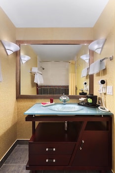 Standard Room, 2 Queen Beds (Interior Entrance)