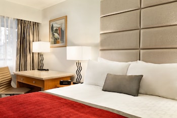 Standard Room, 1 Queen Bed (Exterior Entrance, Stairs Access Only)