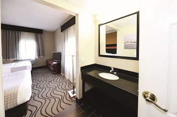 Deluxe Suite, Multiple Beds, Non Smoking (One-Bedroom, Separate Living Space)