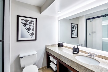 Executive Room, 2 Queen Beds (Mobility Accessible, Roll-In Shower)