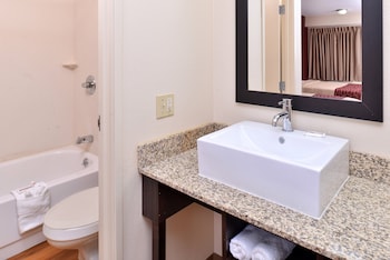 Deluxe Room, 1 King Bed, Non Smoking