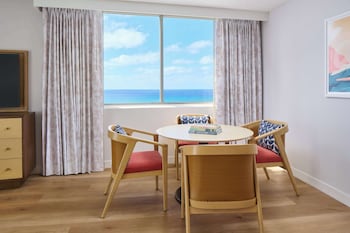 Suite, 1 King Bed with Sofa bed, Partial Ocean View (1 King Bed)