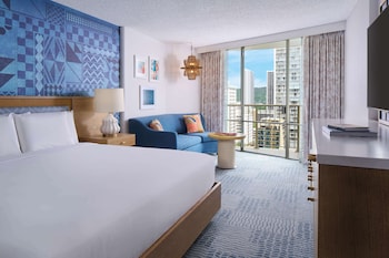 Room, 1 King Bed, Mobility Accessible (Waikiki View)