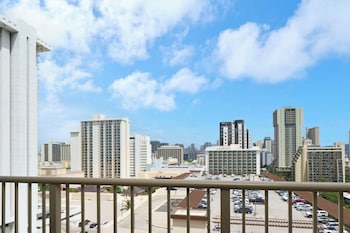 Room, 1 King Bed, Mobility Accessible (Waikiki View)