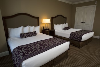 ADA Lakeview Queen Suite