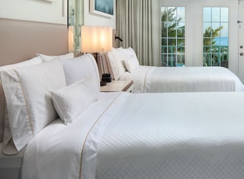 Room, 2 Double Beds, Pool View