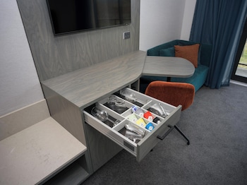 Superior Room, 1 King Bed (Lakefacing)