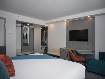 Superior Room, 1 King Bed, Balcony (Lakefacing)