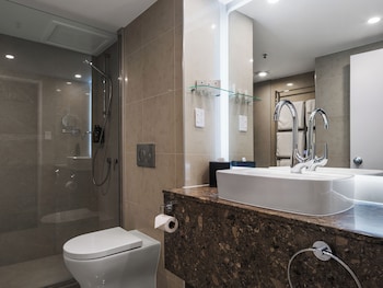 Superior Room, 2 Queen Beds, Balcony (Lakefacing)