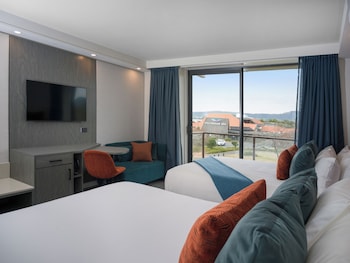 Superior Room, 2 Queen Beds (Lakefacing)