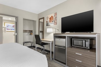 Standard Room, 1 King Bed, Accessible, Refrigerator & Microwave