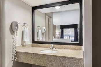 Standard Room, 2 Queen Beds, Non Smoking, Refrigerator & Microwave (Pet Friendly)