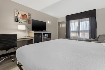 Standard Room, 1 King Bed, Accessible, Refrigerator & Microwave