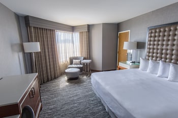Room, 1 King Bed (High Floor)