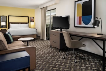 Studio, 1 Queen Bed with Sofa bed (Mobility Accessible, Transfer Shower)